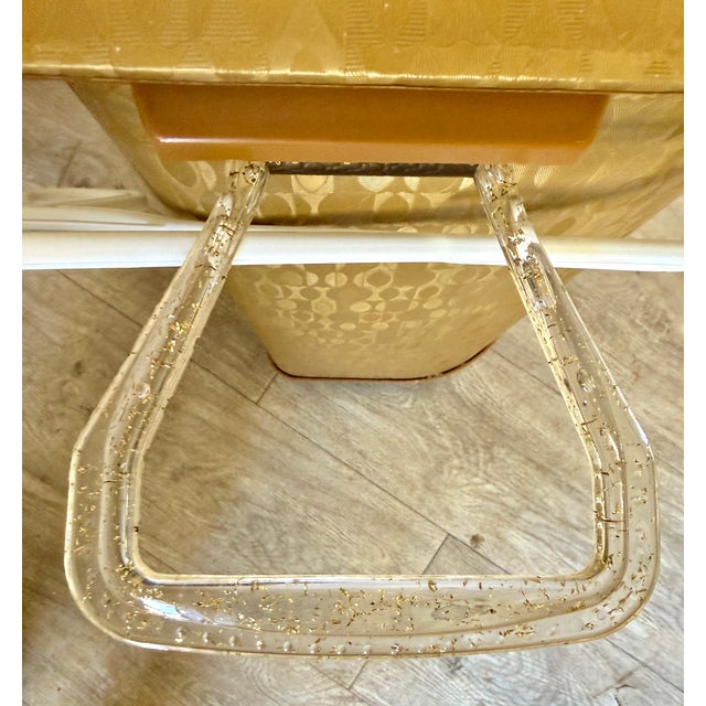 Vintage Detecto Hamper With Lucite Handles For Sale - Image 4 of 10