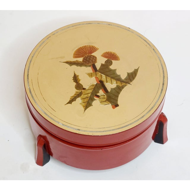 Early 20th Century Japanese Round Lacquer Box With Scottish Thistle Design and Three Legs For Sale - Image 11 of 11