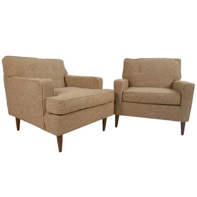 Tan Mid-Century Modern His and Her Club Chairs - a Pair For Sale - Image 8 of 8