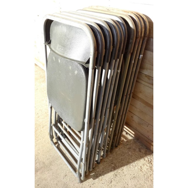 Mid-Century Modern Vintage Industrial Folding Chairs from Samsonite, Set of 10 For Sale - Image 3 of 4