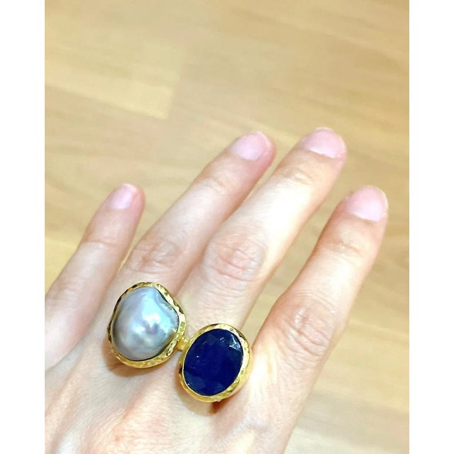 Bochic “Orient” Blue Sapphire & Pearl Vintage 2 Gem Ring Set 18K & Silver, Size 9.5 For Sale - Image 4 of 12