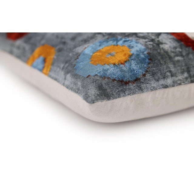 Mid-Century Modern Luxury Handmade Velvet Throw Pillow – Handwoven Grey With Multicolor Circle Pattern | 20x20 in | Feather Insert Included For Sale - Image 3 of 7