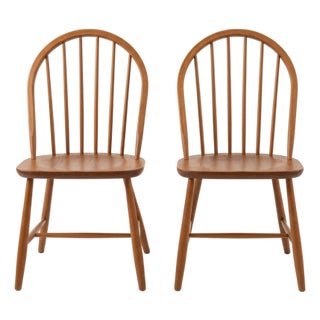 Pair of Danish Modern Windsor Armchairs – Mid-Century Maple Accent Chairs For Sale