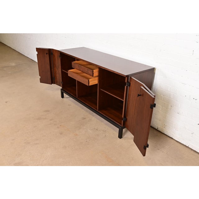 Milo Baughman for Directional Walnut and Ebonized Sideboard Credenza, Newly Refinished For Sale In South Bend - Image 6 of 16