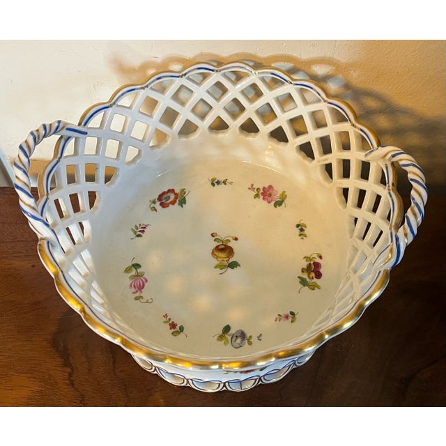Antique Early 19th Century Old Paris Porcelain Reticulated Centerpiece Fruit Basket Decorated With Floral Sprig For Sale - Image 15 of 15
