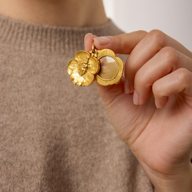 1910s 1910s Art Nouveau Diamond 18k Yellow Gold Locket Pendant For Sale - Image 5 of 6