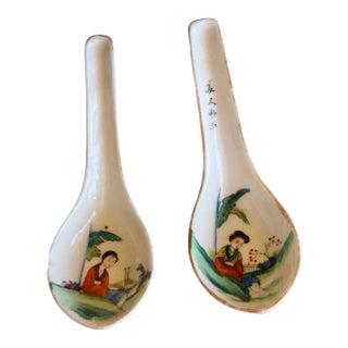 Early 20th Century Republic Period Chinese Porcelain Spoons - a Pair For Sale
