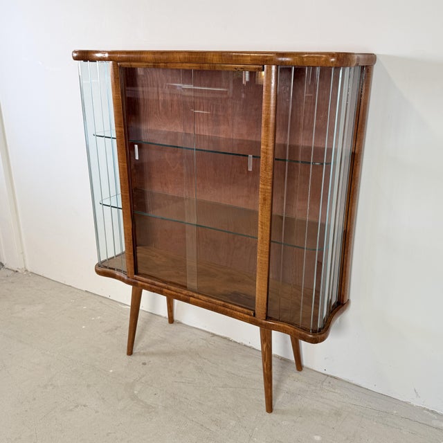 Vintage Art Deco Display Cabinet with Glass Slats in Warm Walnut Veneer, 1950s For Sale - Image 4 of 14