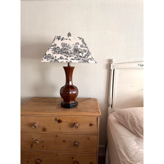 1980s Burnt Umber Vintage Ceramic Lamp With Rectangular Toile Fabric Shade For Sale - Image 10 of 11