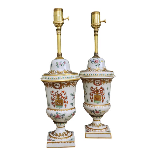 Pair of Vintage French Armorial Samson Porcelain French Décor Chinese Export Style Table Lamps For Sale