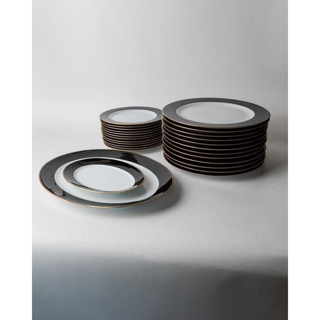 This vintage porcelain dinnerware set from the 1980s by Eschenbach Bavaria, Germany is a timeless example of refined...