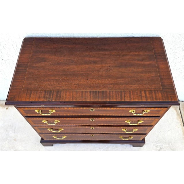 Chippendale Councill Craftsmen Banded Mahogany Chippendale Bachelor Chest W Pullout Surface For Sale - Image 3 of 13
