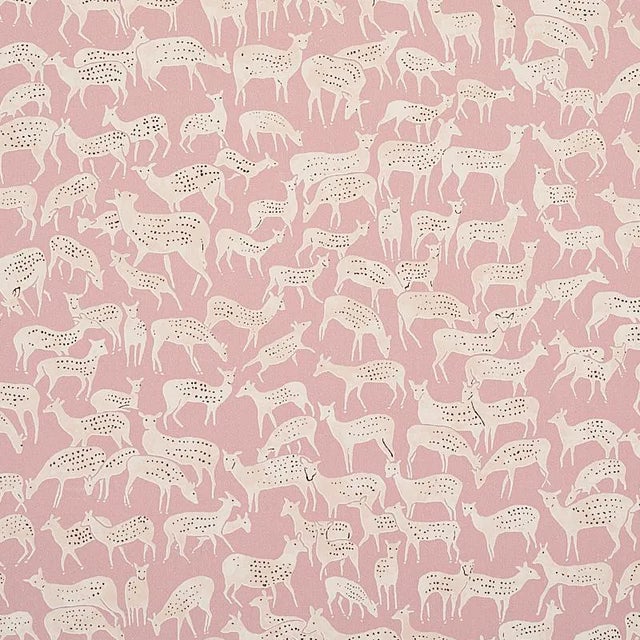 Sample - Schumacher Fauna Wallpaper in Dusty Pink For Sale
