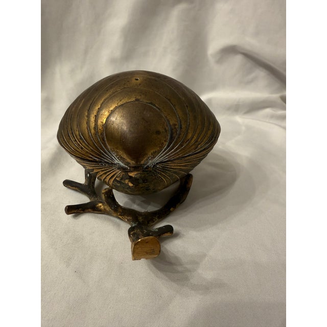Art Nouveau Antique Art Nouveau Solid Brass Clam Shell Desktop Inkwell in Twig Base For Sale - Image 3 of 3