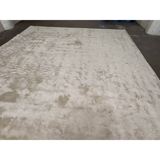 Design Plus Gallery presents the 13ft 10in x 13ft 10in Dibbets Area Rug by Rodolfo Dordoni from Minotti. Dibbets is...