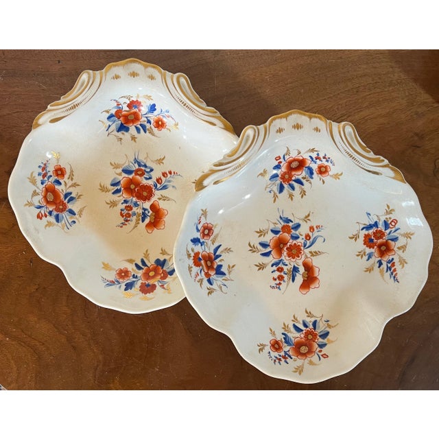 Antique Early 19th Century Derby Porcelain Shell Shape Dishes in an Imari Pattern With Floral Sprig in Red White & Blue - a Pair For Sale - Image 10 of 11
