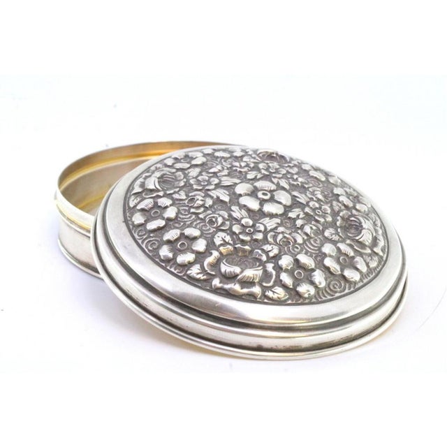 Metal Silver Box with Floral Motifs in Relief For Sale - Image 7 of 8