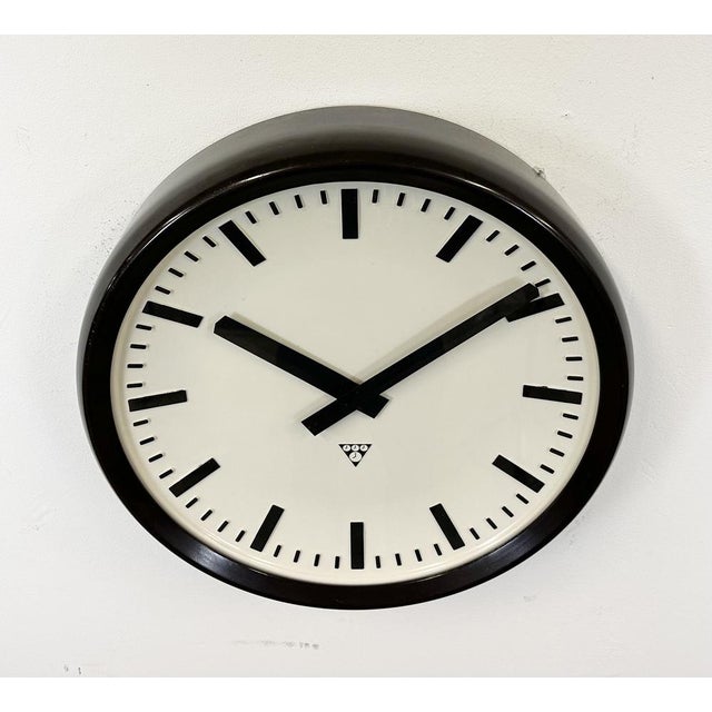 Large Industrial Bakelite Factory Wall Clock from Pragotron, 1960s For Sale - Image 4 of 16