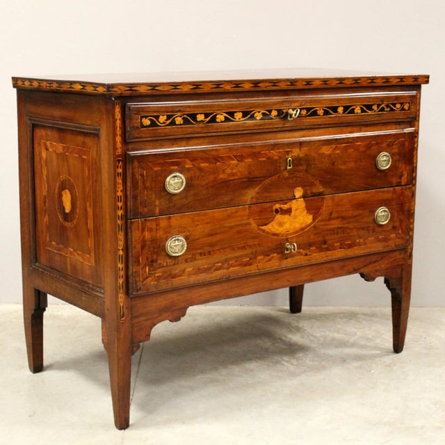 18th Century Italian Louis XVI Chest of Drawers in Walnut For Sale - Image 16 of 16