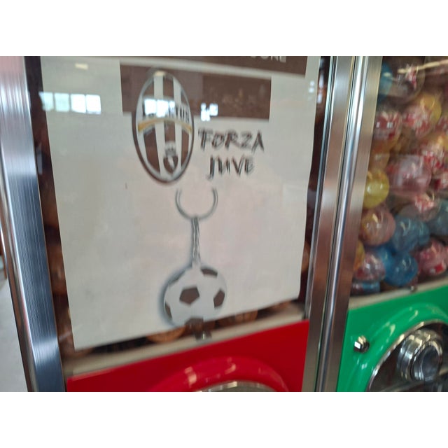 Professional Sammy Prize Party Vending Machine with 8 Stations, 1980s For Sale - Image 17 of 18