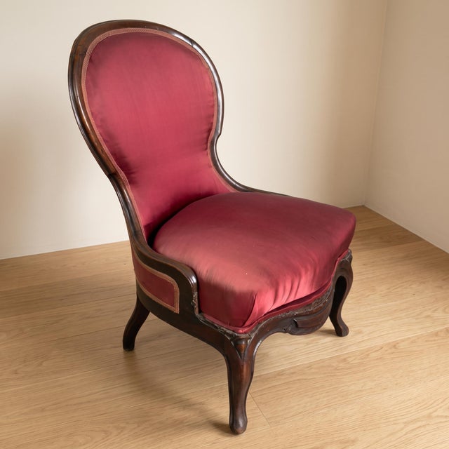 A rare and charming period dressing chair (commode or toilet seat), a refined example of functional bedroom cabinetry...