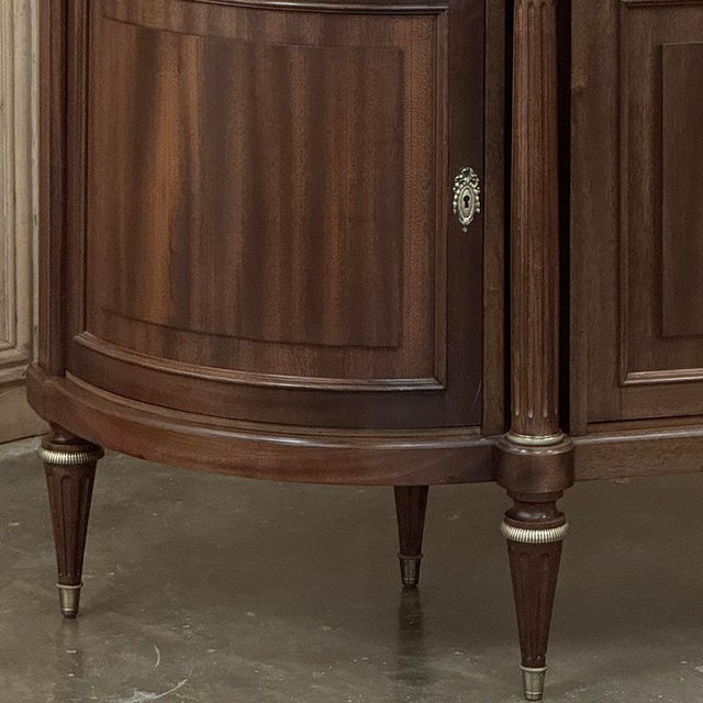 Auburn Mid 20th Century Grand French Louis XVI Mahogany Round-Sided Buffet With Carrara Marble For Sale - Image 8 of 18