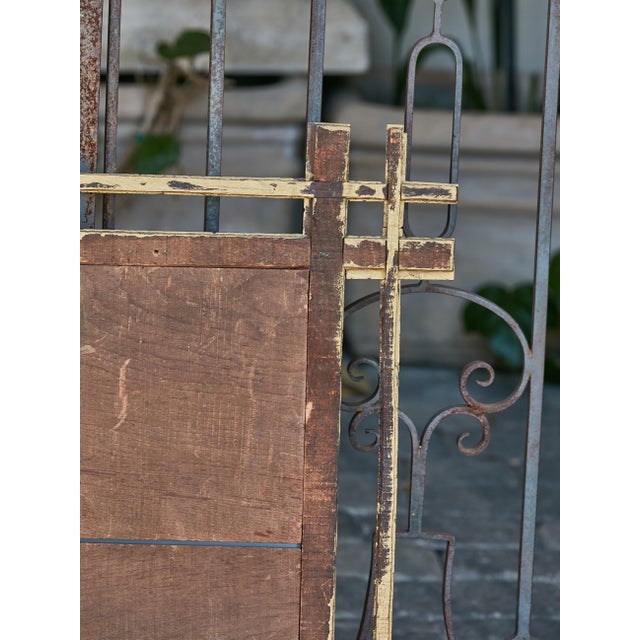 Tramp Art Gilded Mirror with Hand-Carved Frame, circa 1920 For Sale - Image 4 of 12