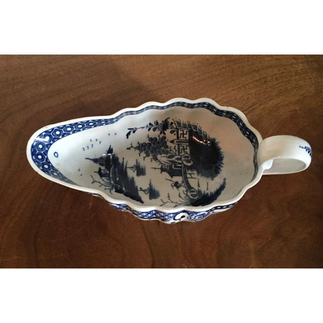 18th Century English George III Worcester Porcelain Sauce Boat For Sale - Image 4 of 11
