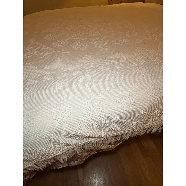 Ivory Vintage Bates George Washington’s Choice White Chenille Hobnail Bedspread With Fringe Queen For Sale - Image 8 of 17