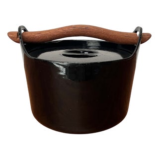 Mid-Century Modern Black Enamel Cast Iron Pot with Teak Handle by Timo Sarpaneva for Rosenlew of Finland, 1960s For Sale