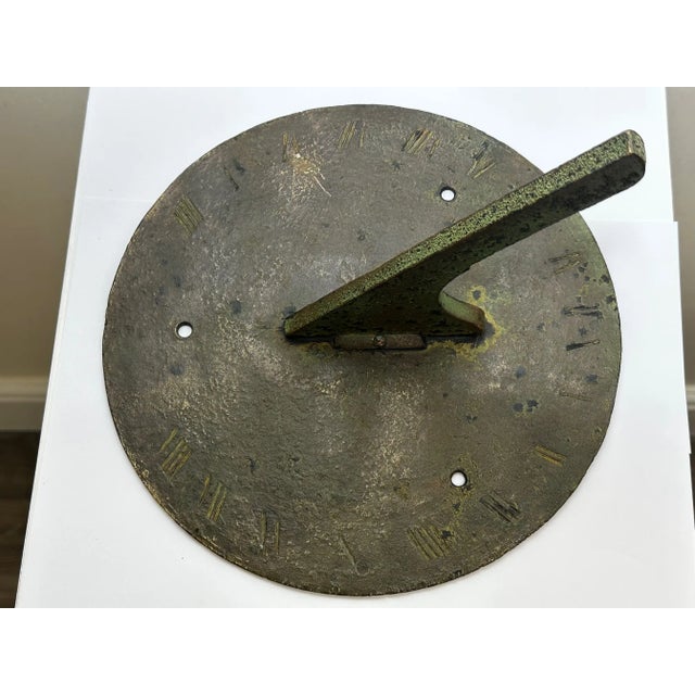 Early 19th Century English Georgian Bronze Round Sundial Top With Gnomon Outdoor Garden Ornament With Verdig For Sale - Image 9 of 11
