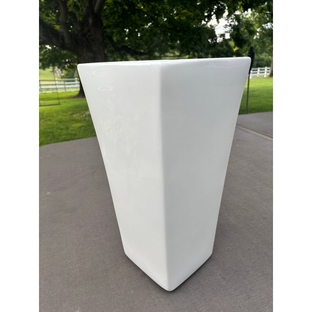 Vintage Pottery Barn Large Glossy White Geometric Ceramic Vase – Modern Minimalist Sculptural Vessel For Sale In Louisville - Image 6 of 12