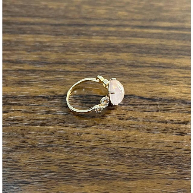 Modern Round Circle Cabochon Pink Rose Quartz 14k Diamond Statement Unique Ring, Size 6.75 For Sale - Image 3 of 14