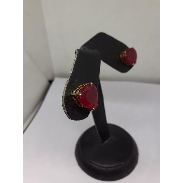 Early 21st Century Natural Ruby Earring with 22.02 Carats Ruby in 18k Gold For Sale - Image 5 of 6