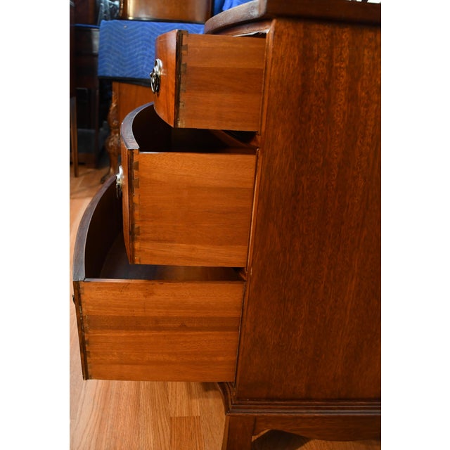 Wood 1920s Finch Fine Furniture English Regency Mahogany Commode / Bachelors Chest of Drawers For Sale - Image 7 of 16