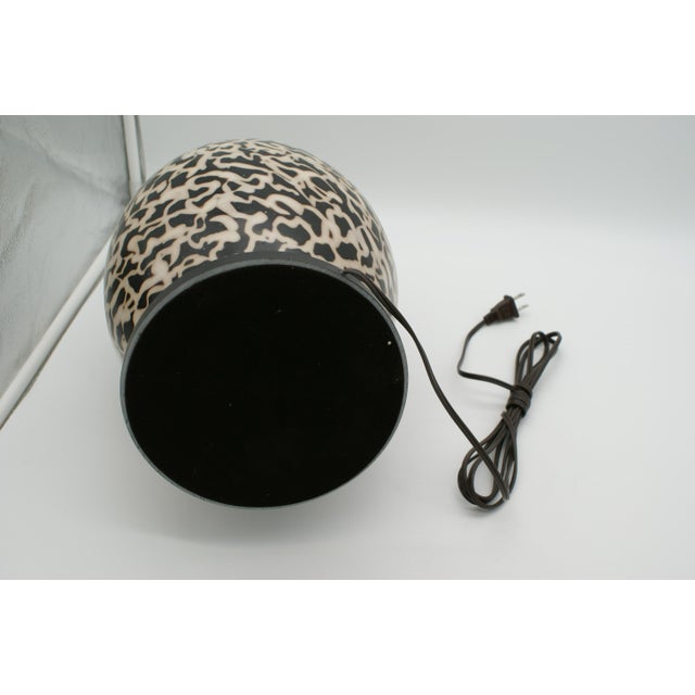 Late 20th Century Black & Ivory Geometric Chulucanas Pottery Lamp – Handcrafted Peruvian Art Tribal Vase Desk Lamp For Sale In Wichita - Image 6 of 7