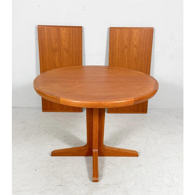 Brown Mid-Century Modern Extendable Dining Table in Teak from VV Møbler, 1960s For Sale - Image 8 of 18