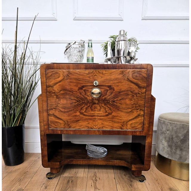 Unique and very elegant Italian Art Deco Mid-Century oval shaped dry bar cabinet, in walnut veneer burl wood with front...