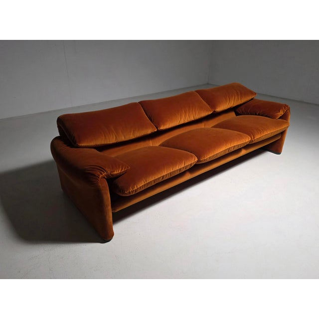 Maralunga Sofa in Burned Orange Velvet by Vico Magistretti for Cassina, 1970s For Sale - Image 12 of 12
