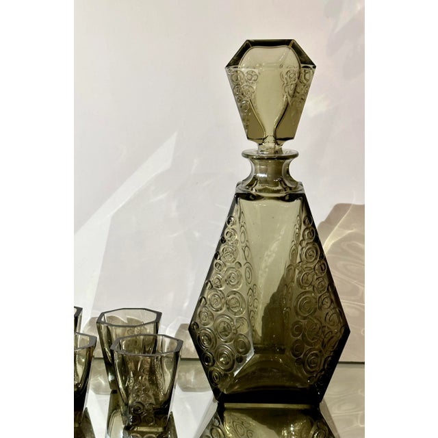 1920s 1920s Art Deco Period Moiser Black Crystal Decanter & Cordial Set- 7 Pieces For Sale - Image 5 of 6