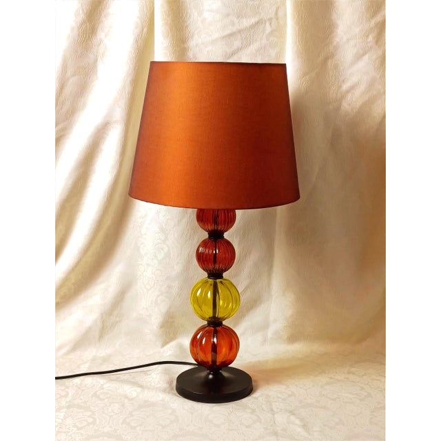 Mid-Century Modern Vintage Pier 1 Amber Glass Pumpkin Table Lamp Art Nouveau Copper Shade Cozy 60s 70s Retro Autumn Whimsy Decor Nostalgic Fall Lighting For Sale - Image 3 of 14