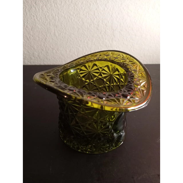 Contemporary Fenton Green Button & Daisy Pattern Top Hat Vase For Sale - Image 3 of 7