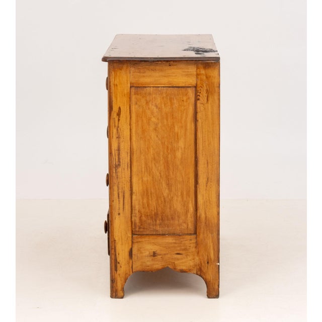 Victorian Pine Chest of Drawers, With Four Drawers. For Sale In New York - Image 6 of 8