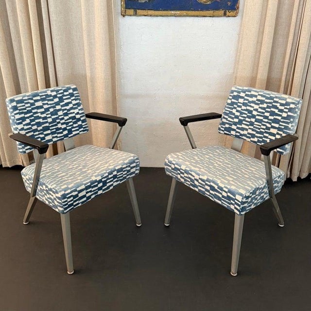 Mid-Century Modern Pair of Mid-Century Modern Aluminum Armchairs by GoodForm For Sale - Image 3 of 11