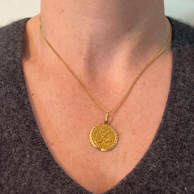 French Perroud Large Libra Zodiac Starsign 18k Yellow Gold Charm Pendant, 1930s For Sale - Image 4 of 15