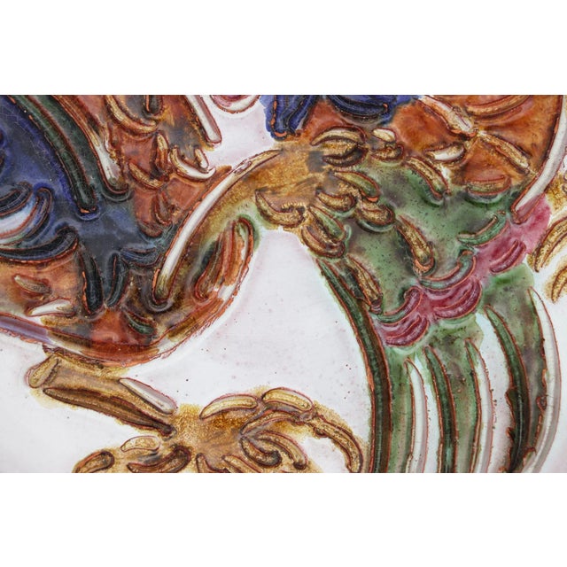 1960s Low Relief Plate Depicting Two Roosters Fighting, Portuguese Studio Pottery For Sale - Image 6 of 12