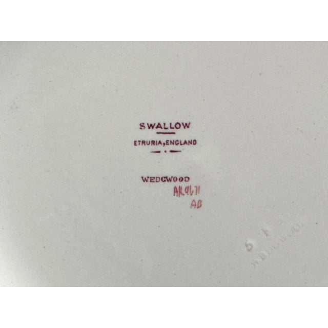 Wedgwood Etruria Swallow Dinner Plate - Late 19th Century For Sale In New York - Image 6 of 6