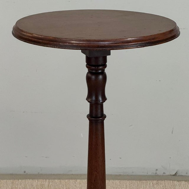Early 20th Century Vintage English Mahogany Lamp Table ~ End Table For Sale - Image 5 of 16