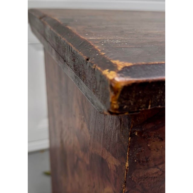 Early 19th Century American Folk Art Six-Board Blanket Chest. For Sale In West Palm - Image 6 of 16