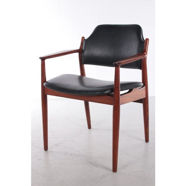 The Arne Vodder Model 62A chairs, crafted in the 1960s by renowned Danish manufacturer Sibast, embody the sophisticated...